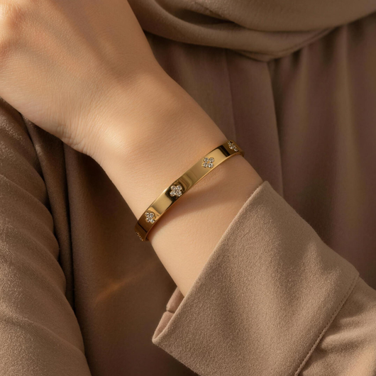 Yasmin™ Clover Bangle