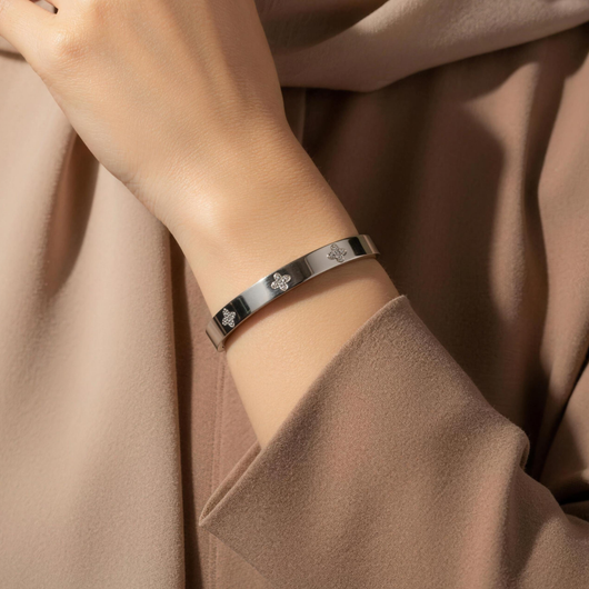 Yasmin™ Clover Bangle