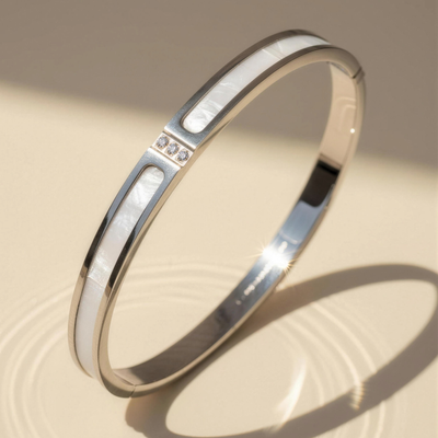 Yasmin™ Clover Bangle