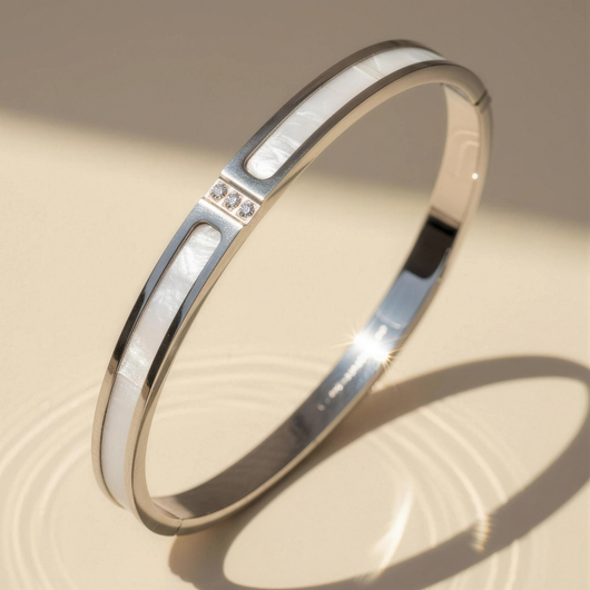 Yasmin™ Clover Bangle