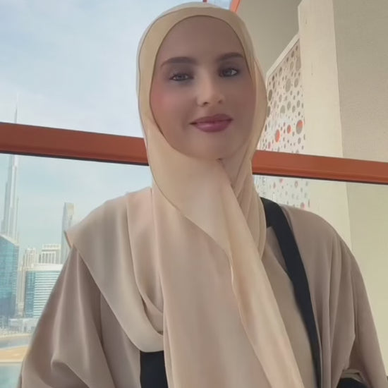 Color guide video for NurAmira Instant Chiffon Hijab featuring different colors of the hijab worn by different women
