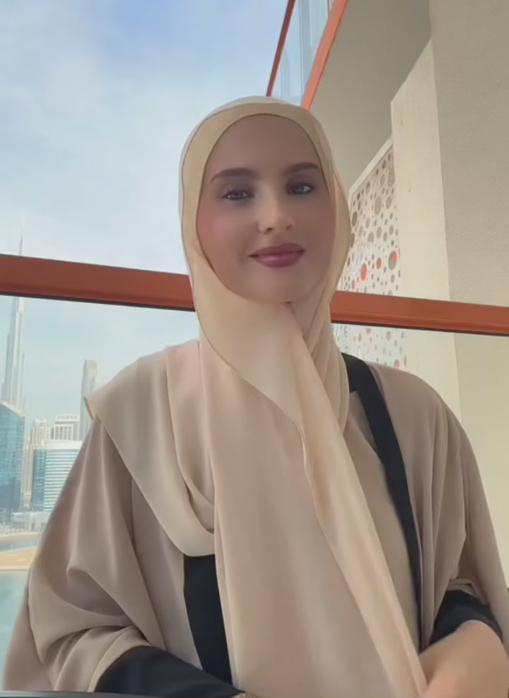 Color guide video for NurAmira Instant Chiffon Hijab featuring different colors of the hijab worn by different women